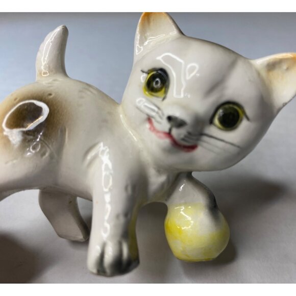 Vintage Ceramic Kitten Playing With Yellow Ball Figurine Cute Cat Collectible 3 - Picture 3 of 6